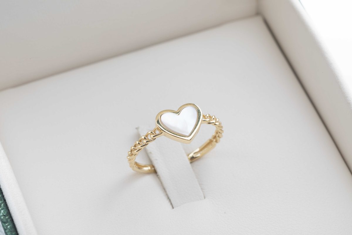 Anillo corazón con nácar
