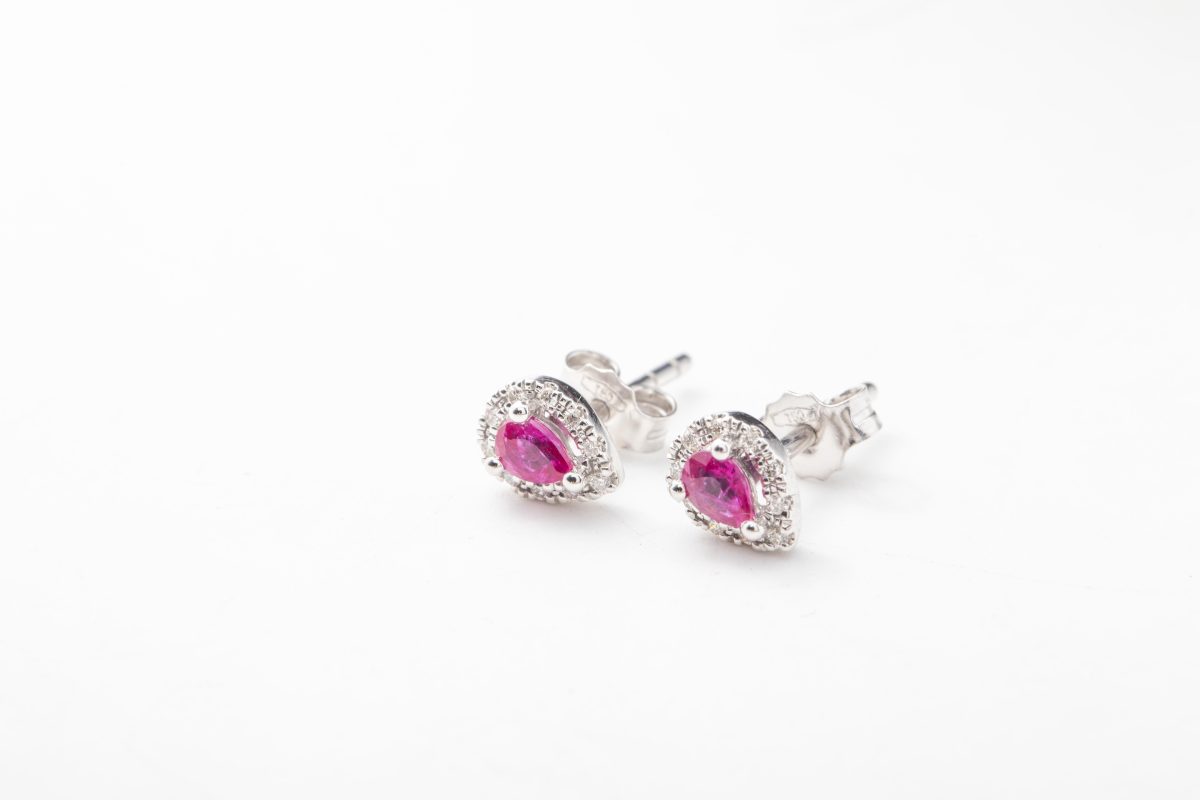 Aretes con rubís y diamantes