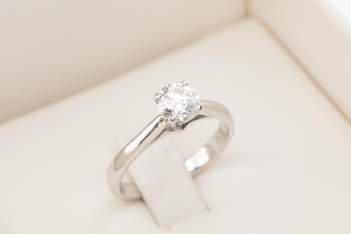 Anillo de compromiso con diamante 0.72Ct.