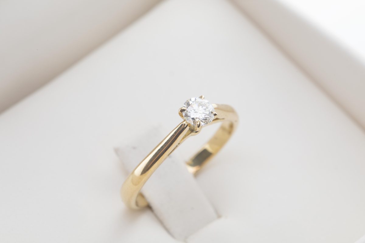 Anillo de compromiso con diamante 0.18Ct