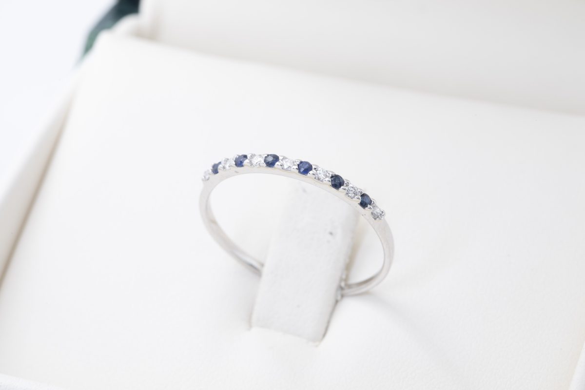 Medio rivier zafiros con diamantes