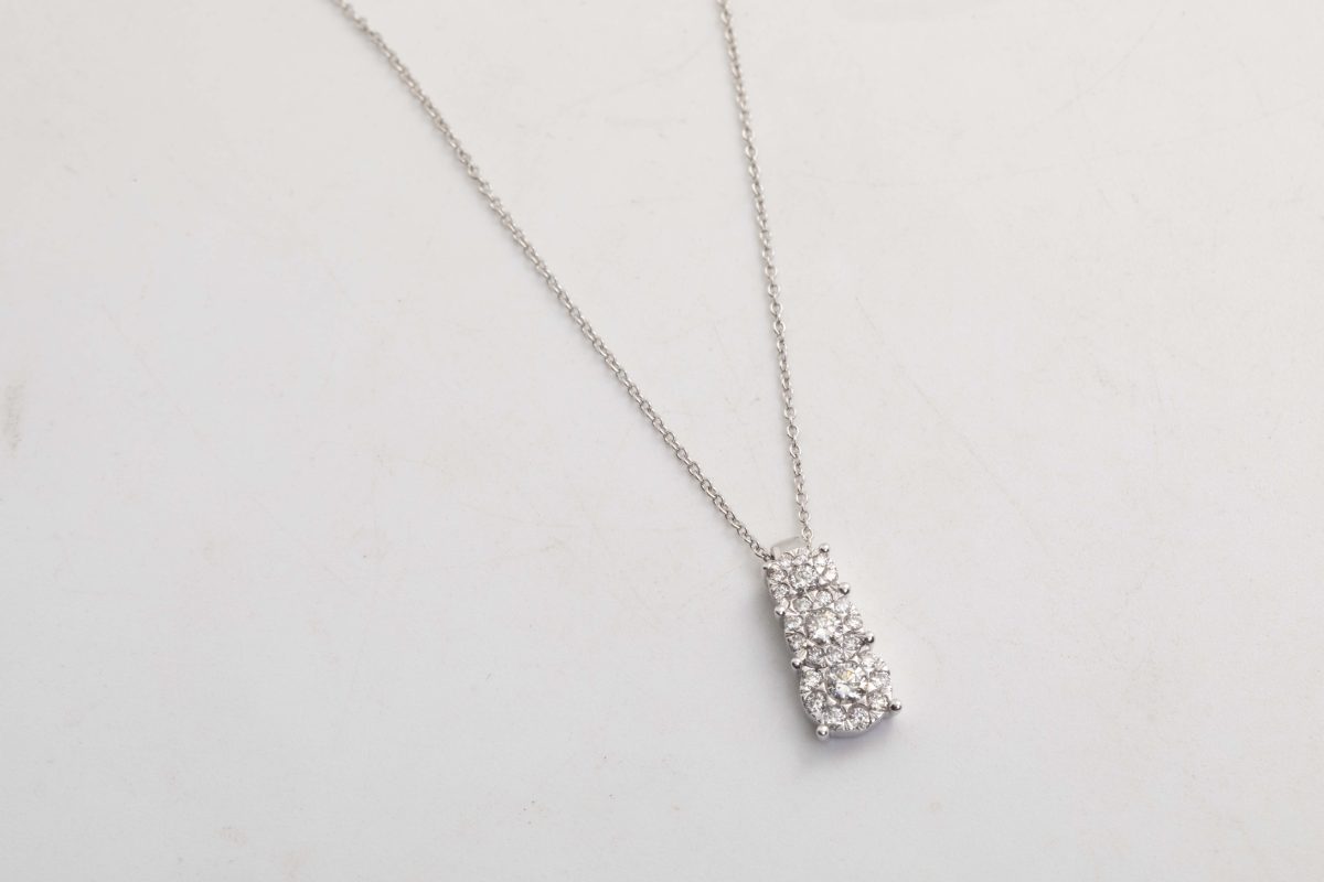Collar con diamantes