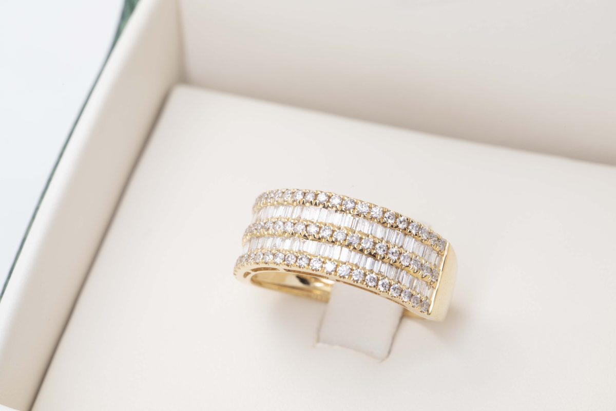 SORTIJA CON BRILLANTES Y BAGUETTES