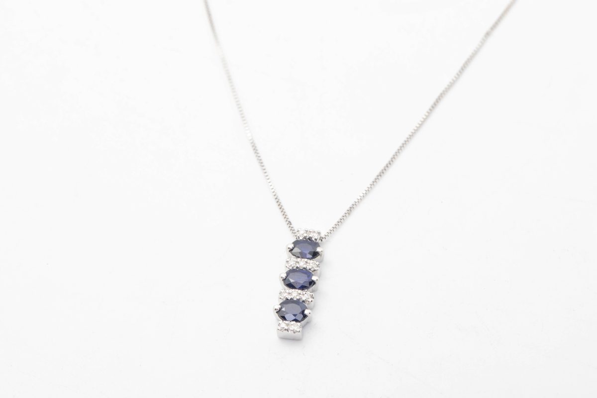 COLLAR CON BRILLANTES Y ZAFIROS