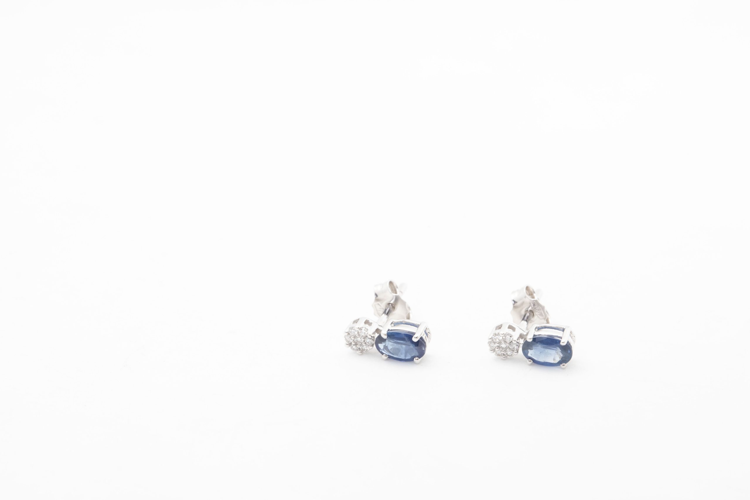 ARETES CON BRILLANTES Y ZAFIROS
