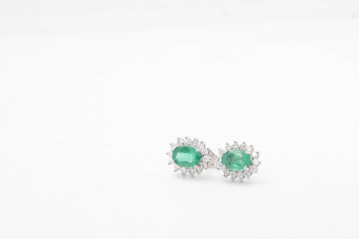 ARETES CON BRILLANTES Y ESMERALDAS
