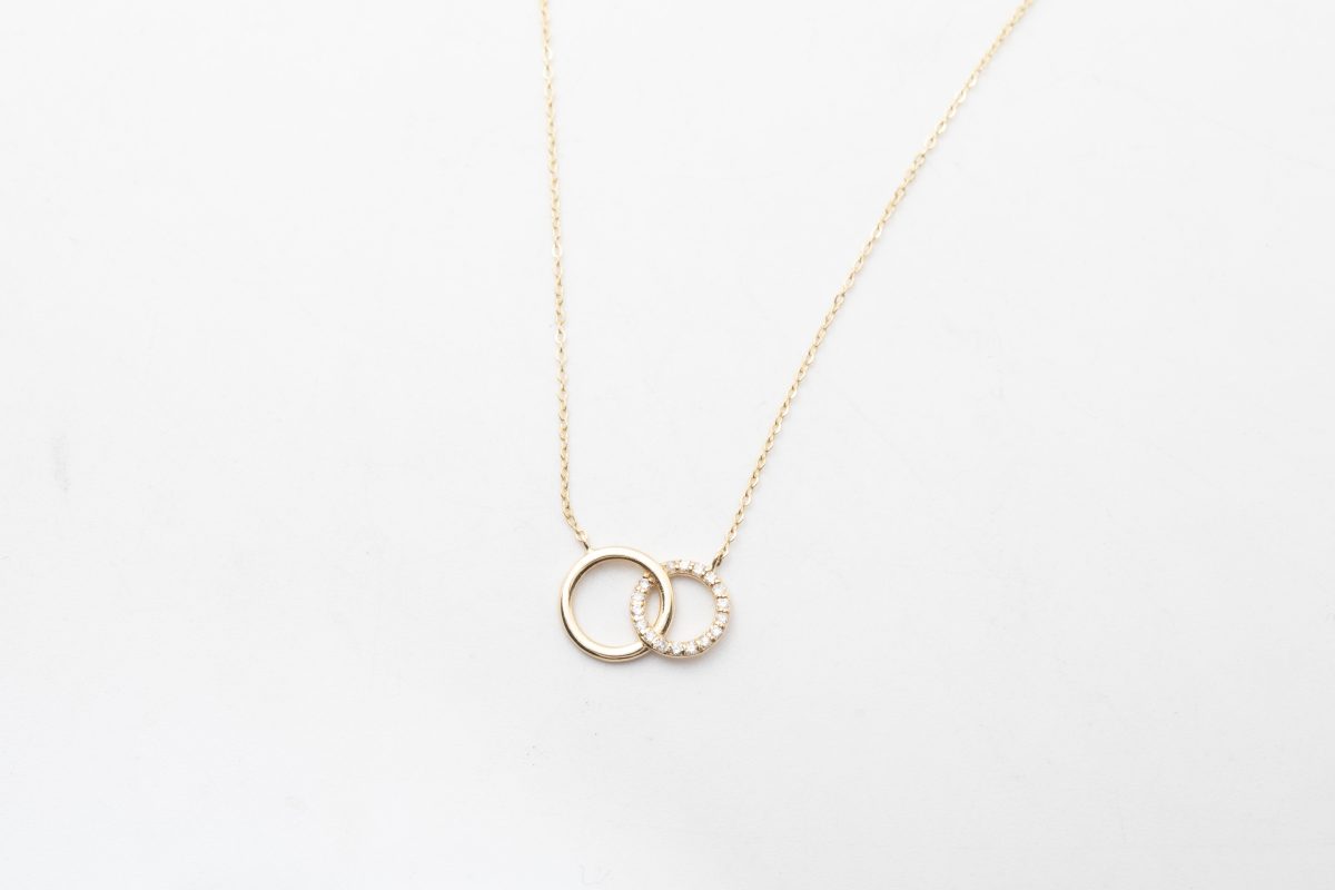 Collar dos círculos con diamantes