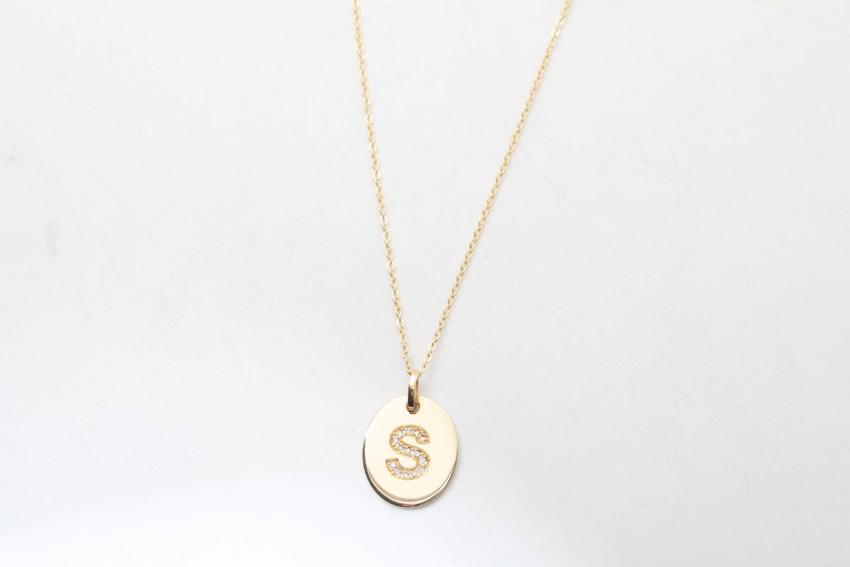 Collar letra S con diamantes