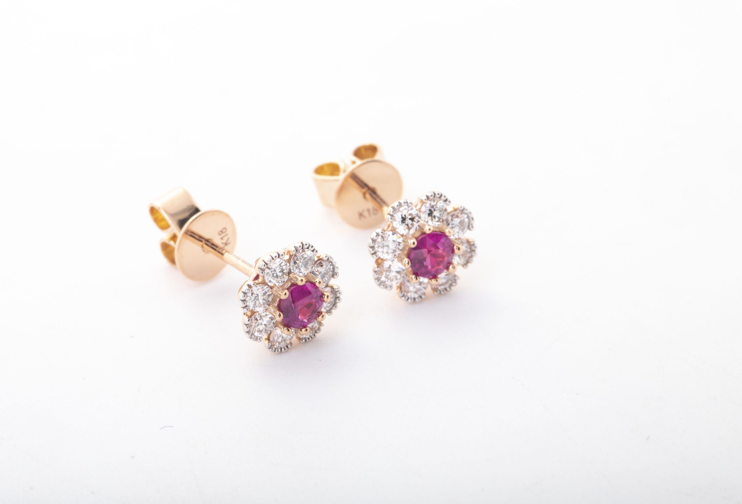 Par de aretes con diamantes y Rubies