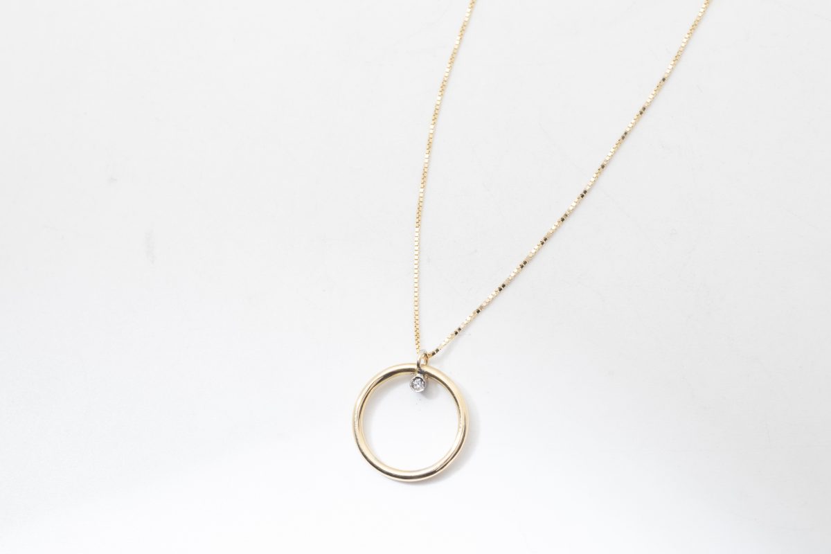 Collar círculo con diamante