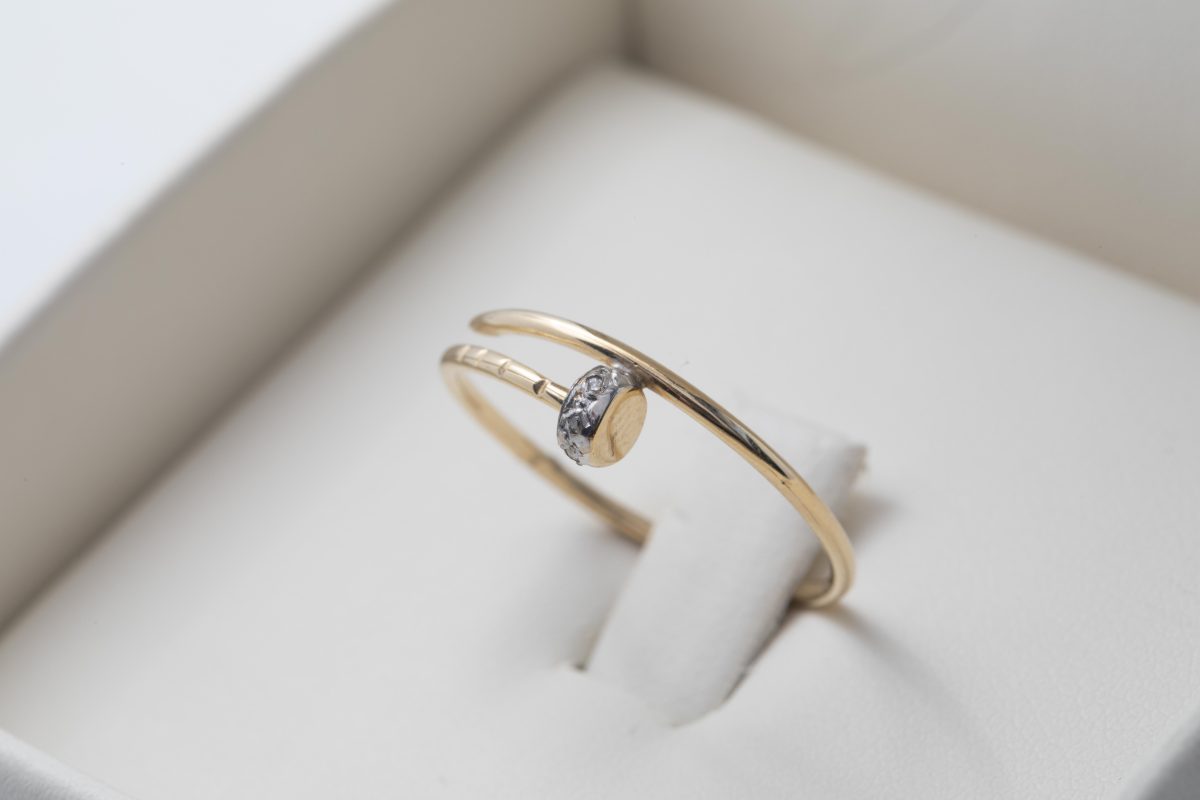 Anillo tornillo con diamantes