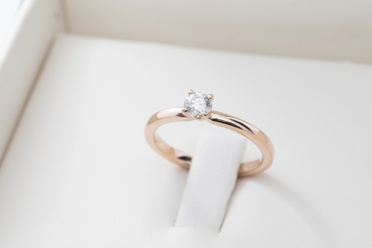 Anillo de compromiso en oro rosa