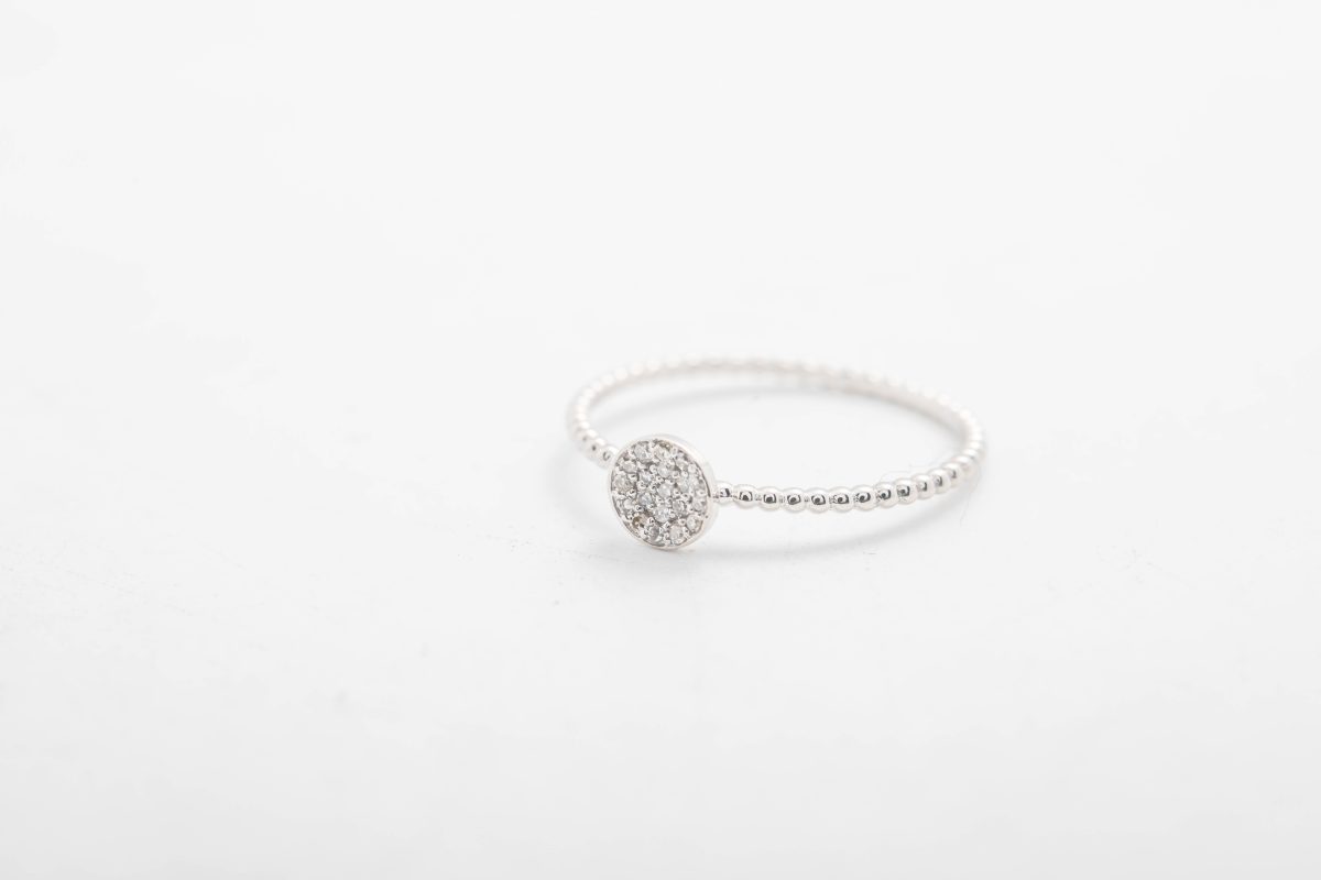 Anillo círculo con diamantes