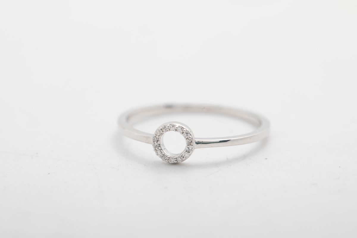 Anillo círculo con diamantes