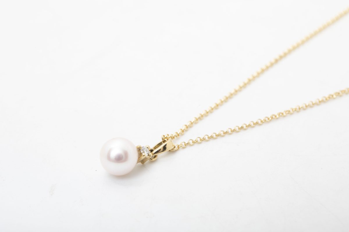 Collar con perla y diamante