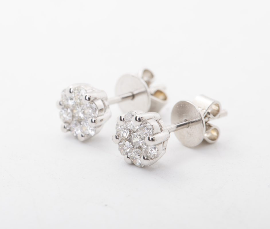 Aretes flor con diamantes