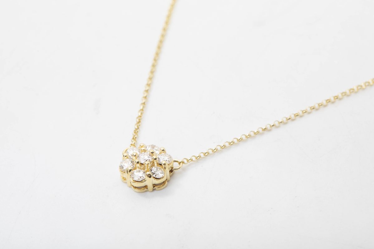 Collar con diamantes