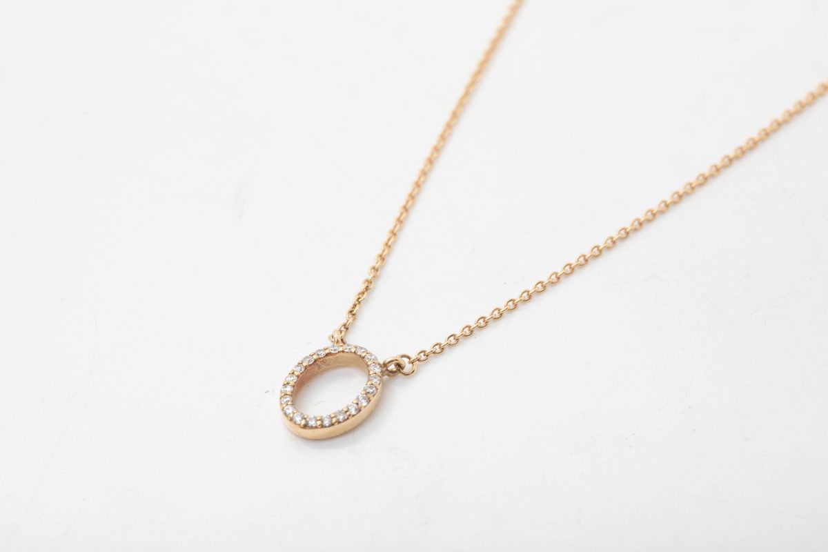 Collar dije oval con diamantes