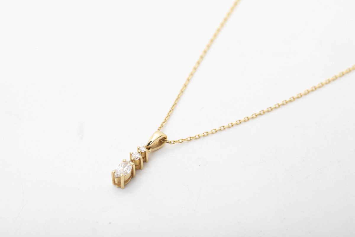 COLLAR CON BRILLANTES