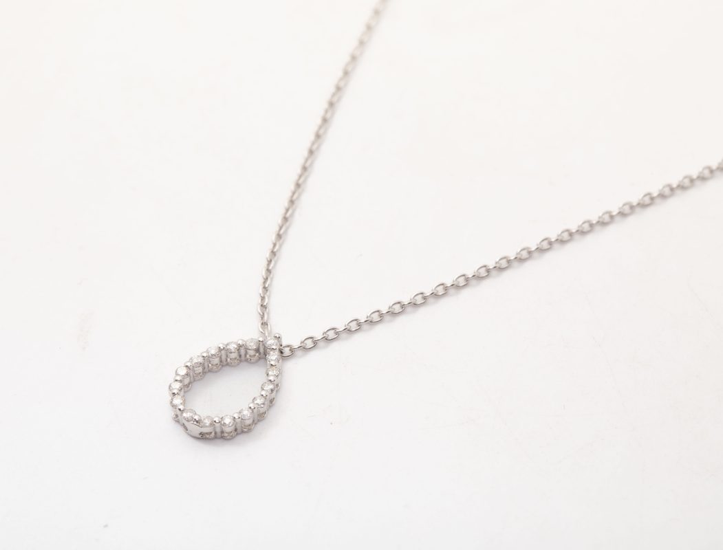 Collar gota con diamantes