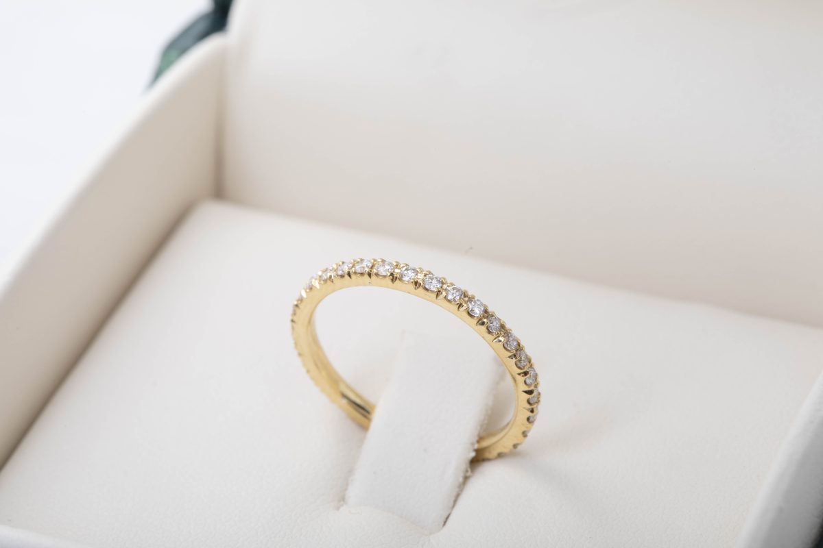 Anillo rivier con diamantes