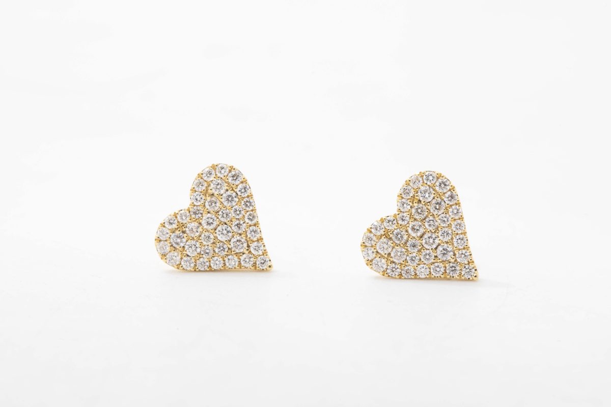 Aretes de corazón pavé