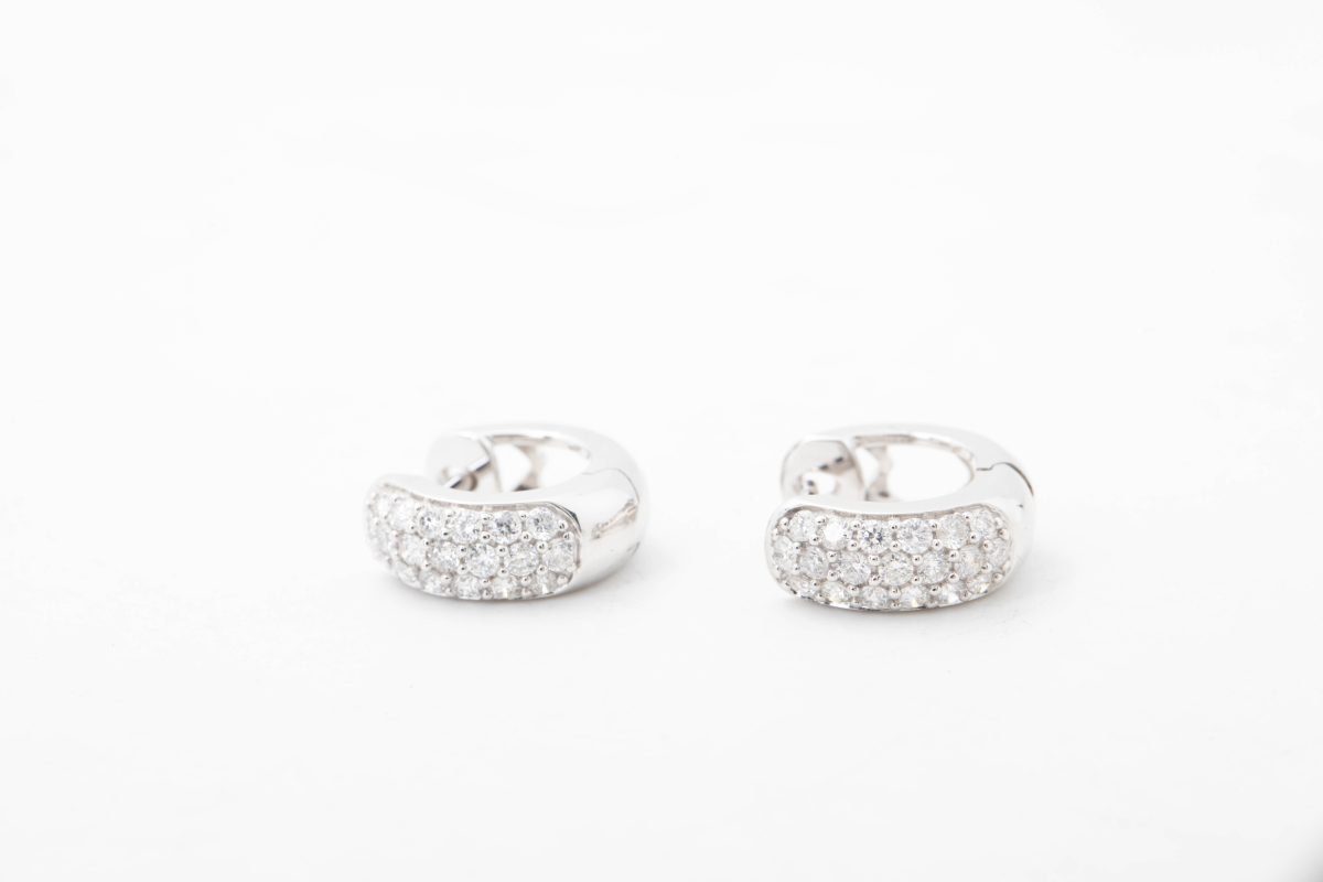 Argollas pavé de diamantes en oro blanco