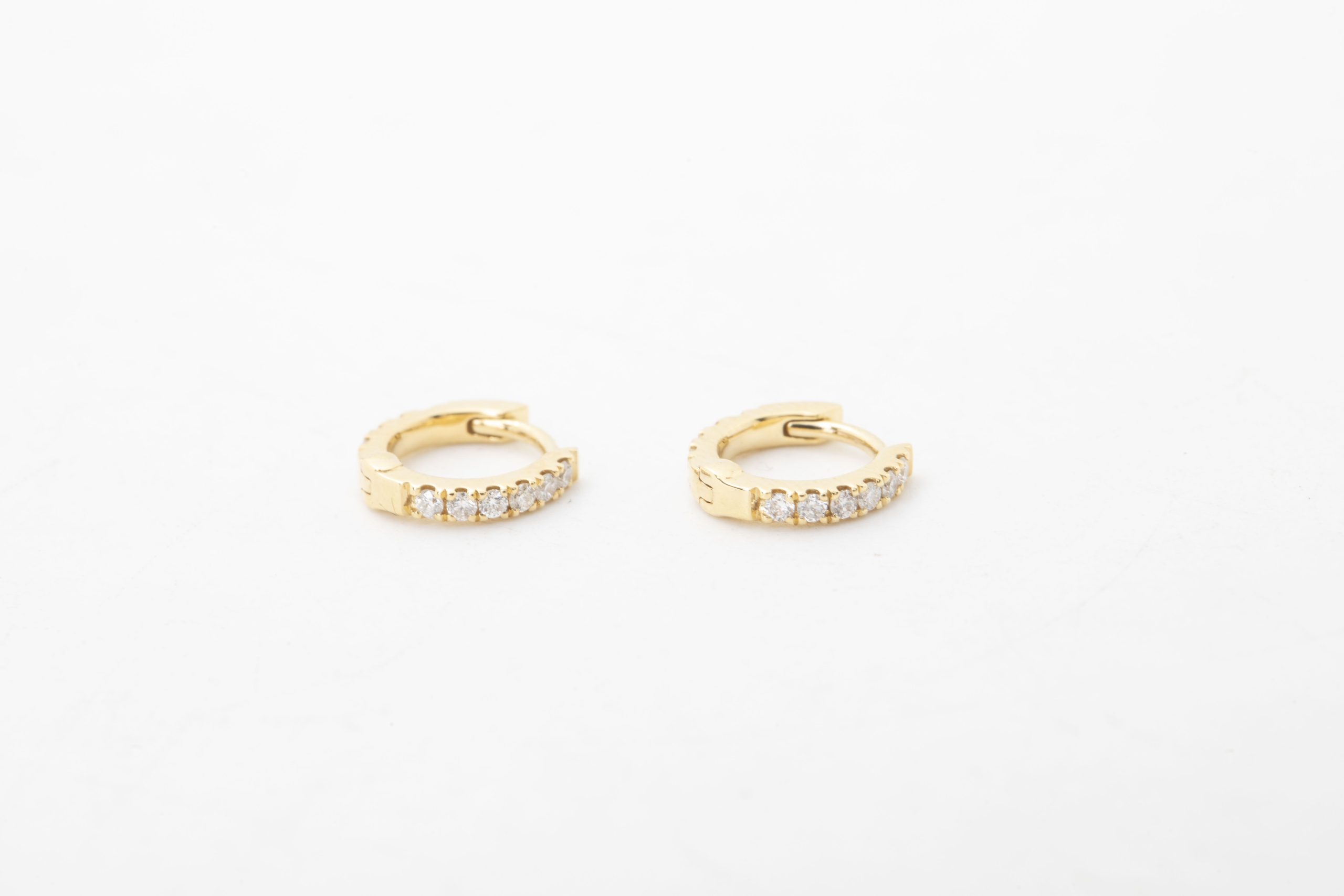 Argollas chicas con diamantes