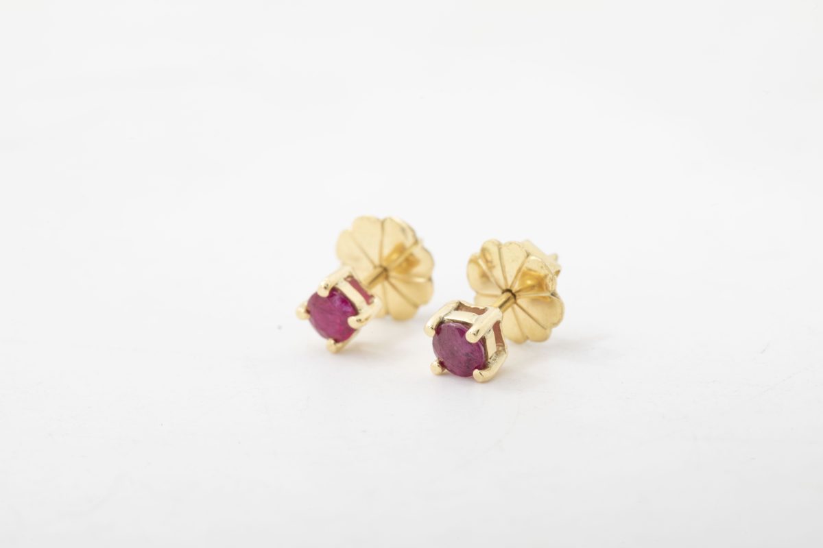 Aretes con rubís