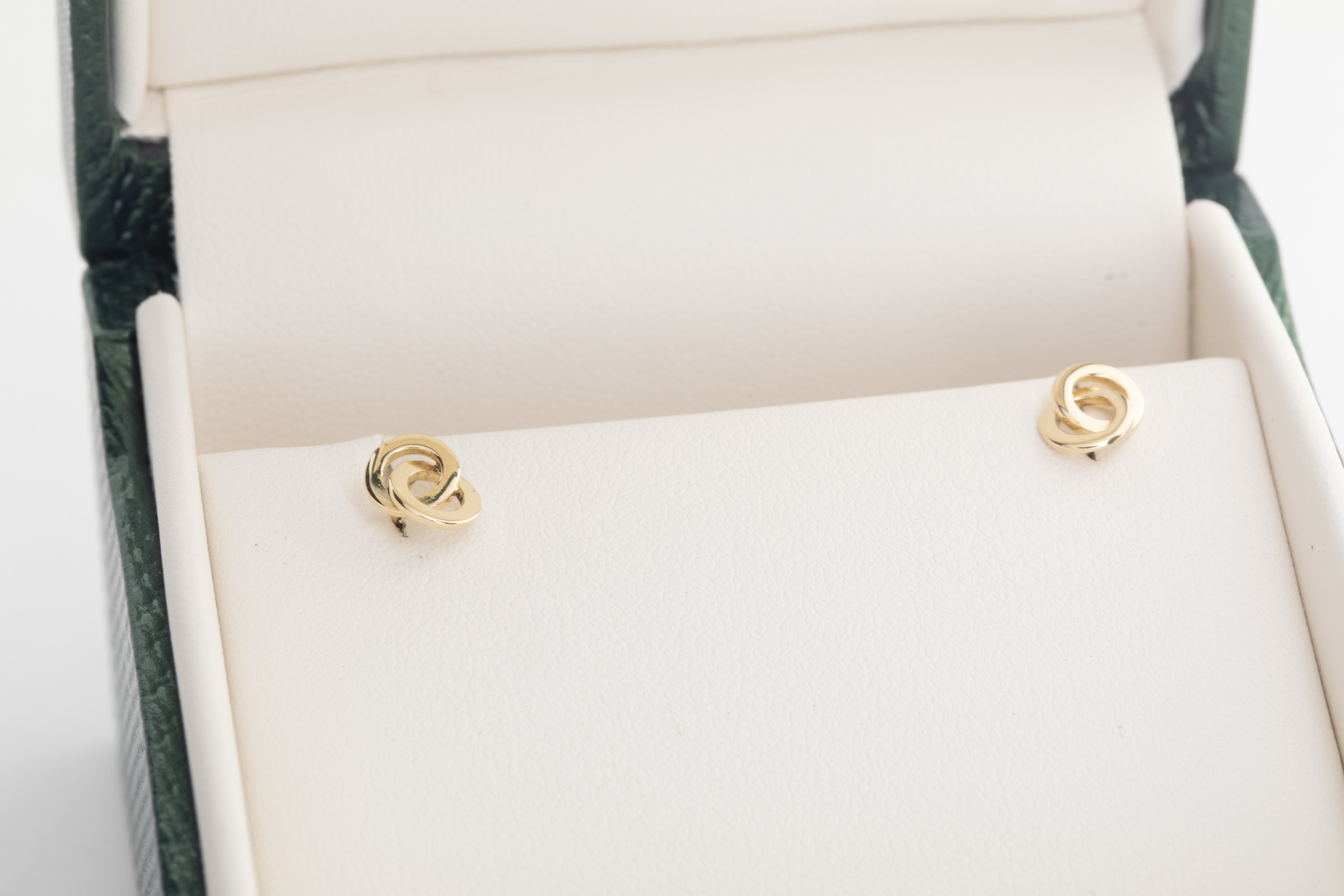 Aretes de bebé dos círculos