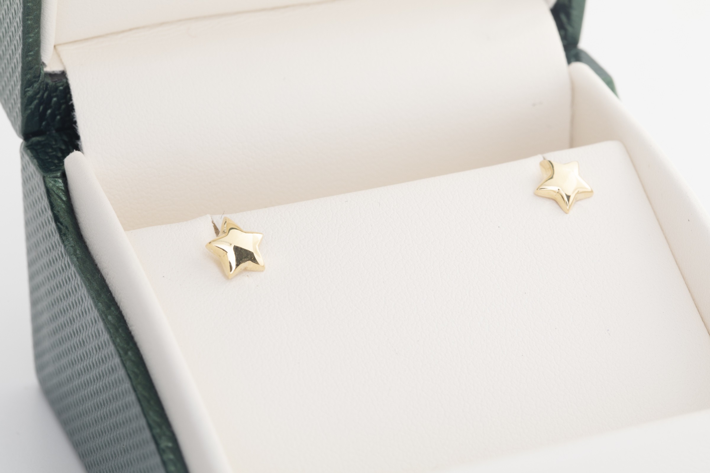 Aretes de bebé estrellas