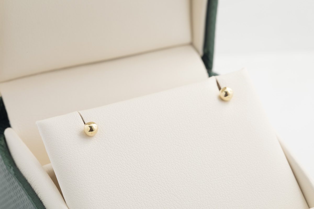 Aretes de bebé bolas