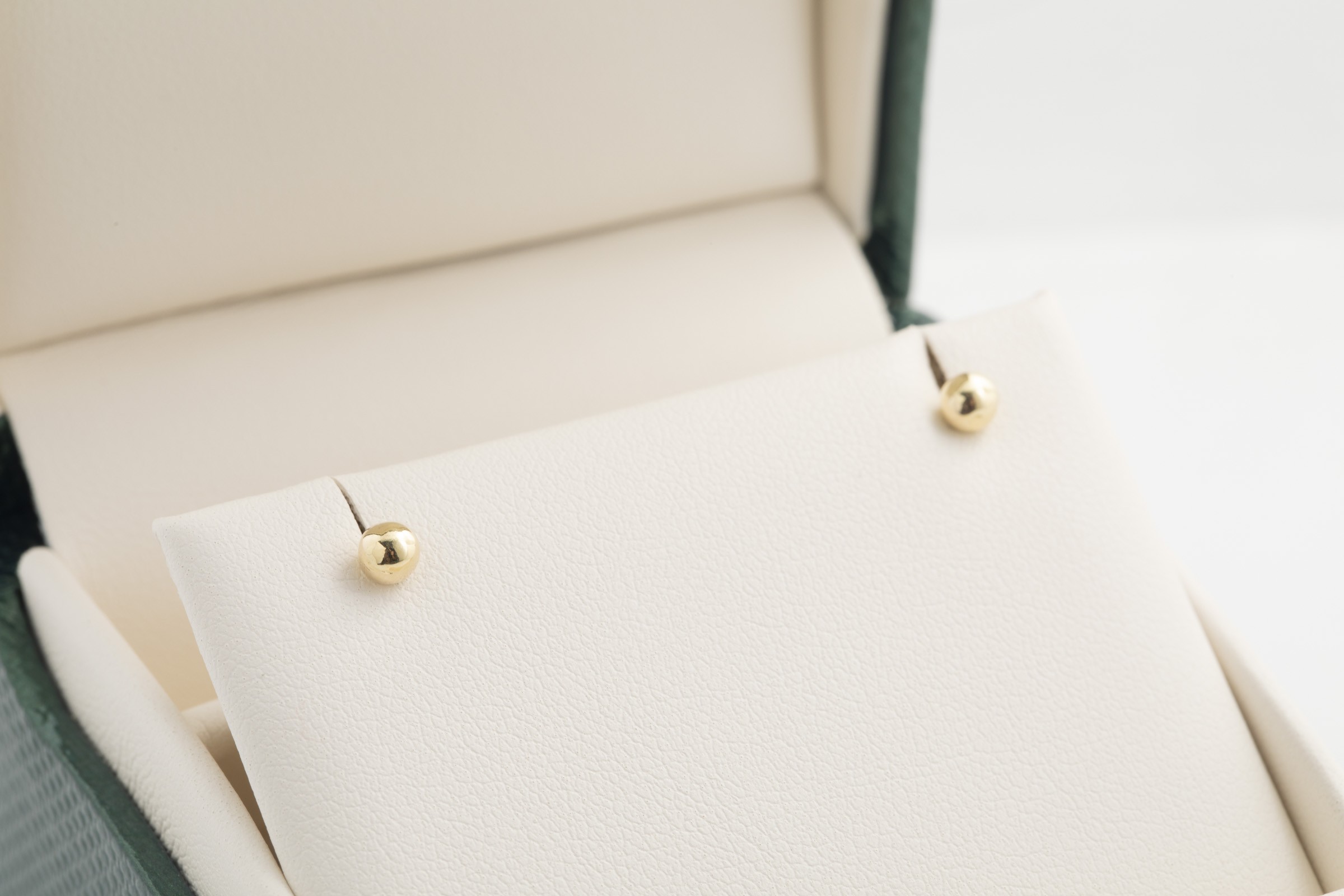 Aretes de bebé bolas