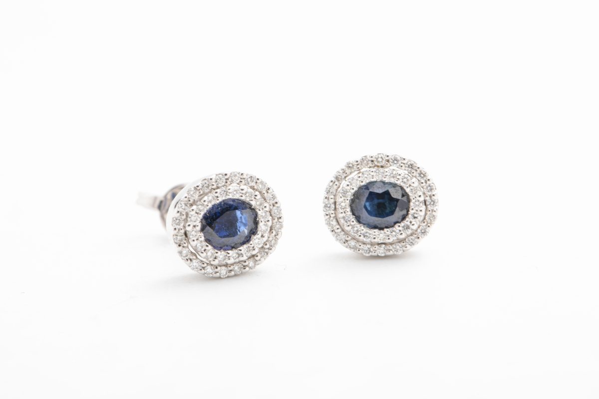 Aretes con zafiros en oro blanco