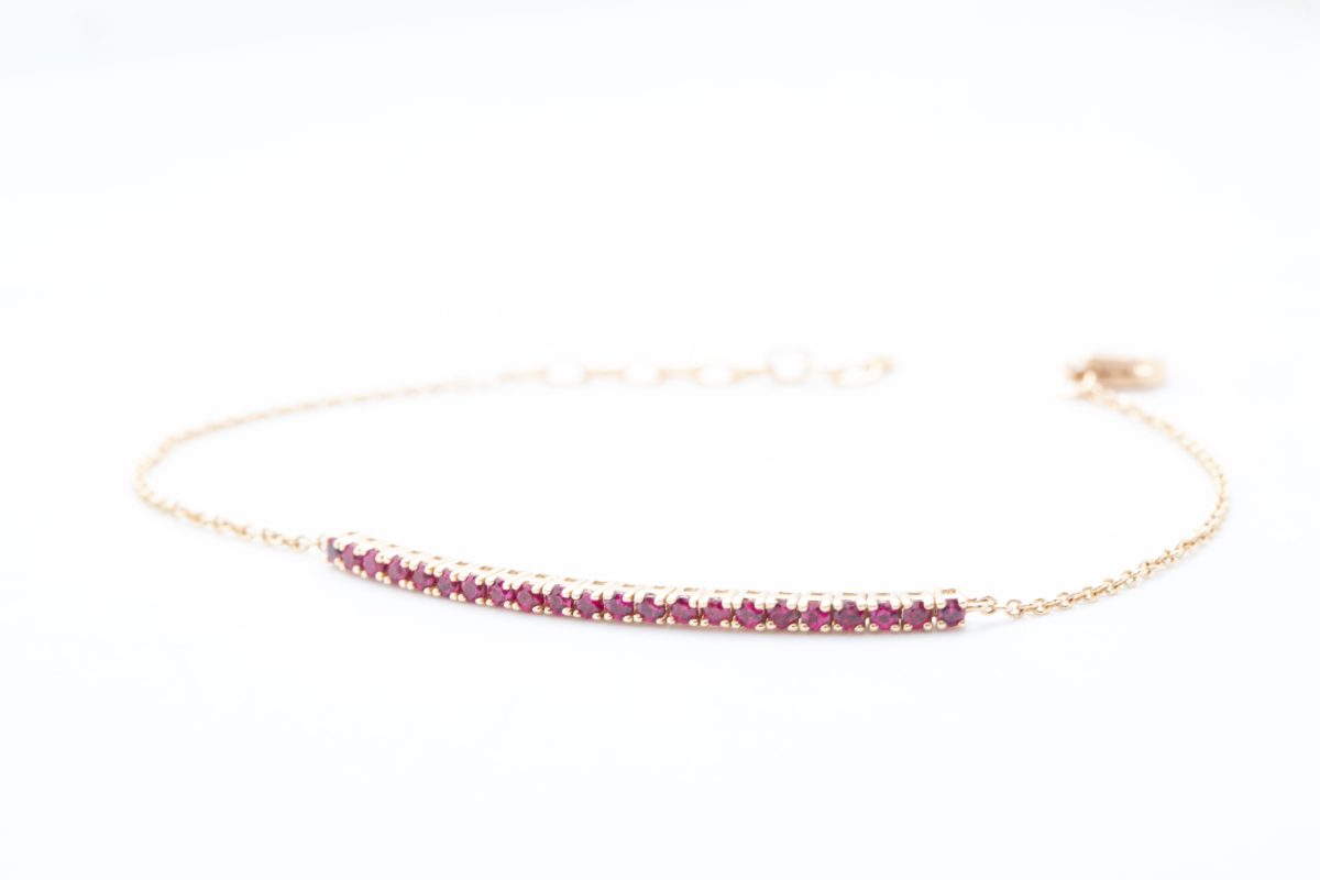 Pulsera estilo tenis con rubís