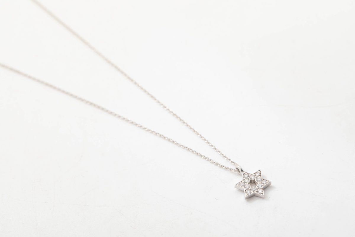Collar estrella de David con diamantes oro blanco