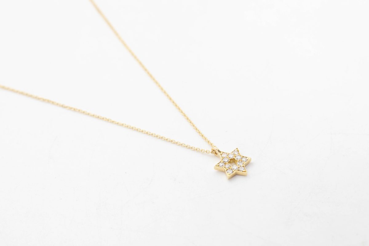Collar estrella de David con diamantes