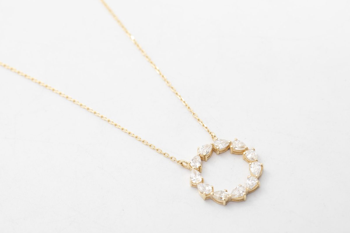 Collar círculo con diamantes