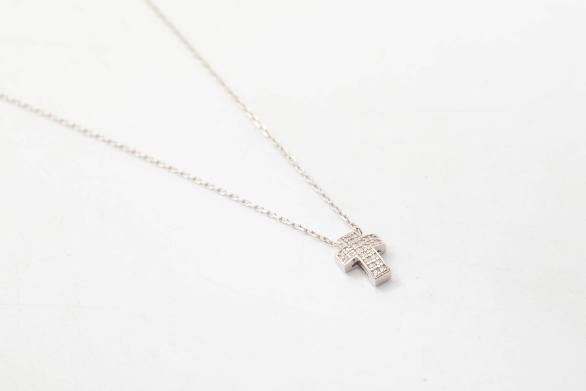 Collar cruz con diamantes