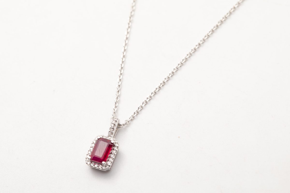 COLLAR CON RUBI Y BRILLANTES