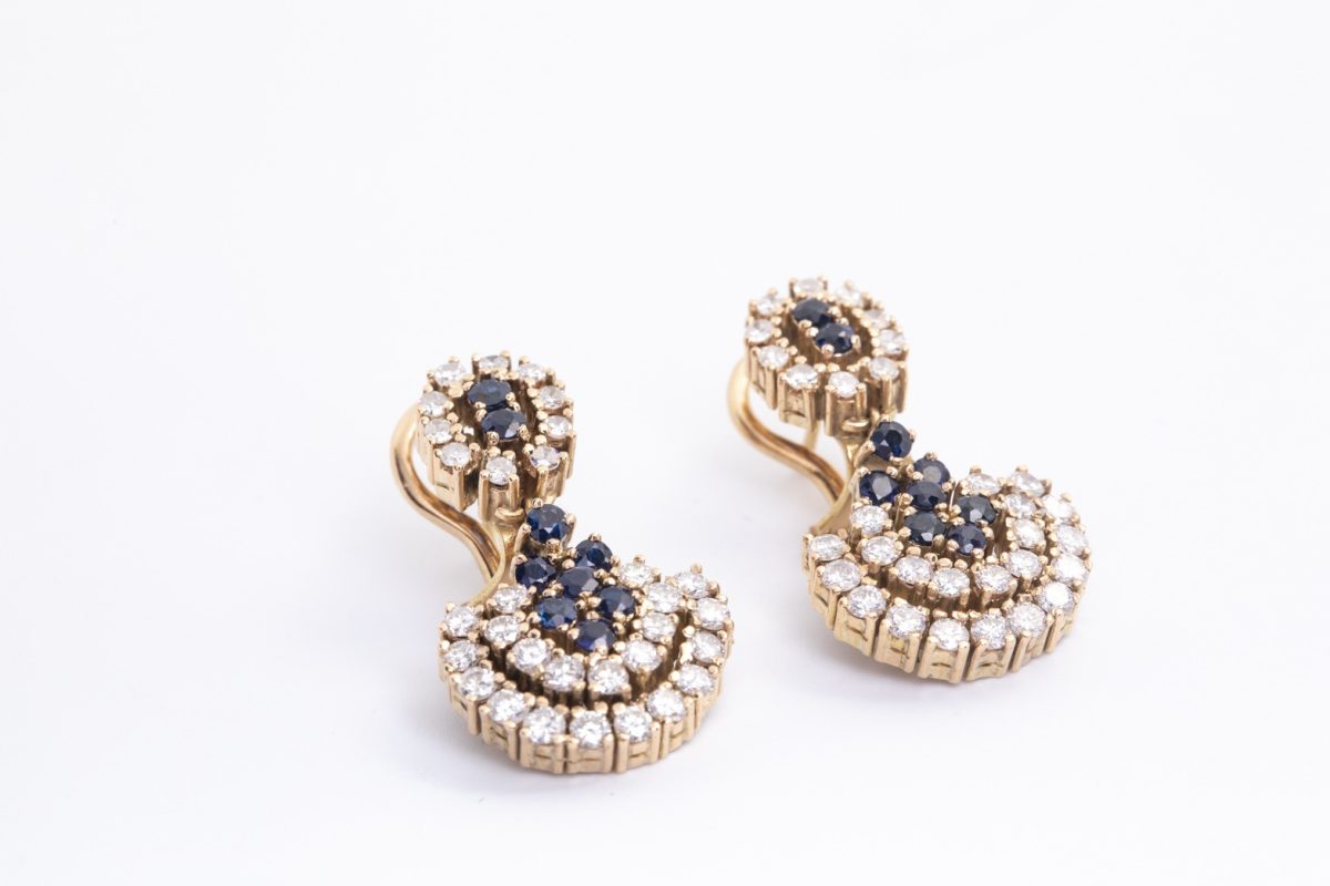 Par de aretes con brillantes y Zafiros