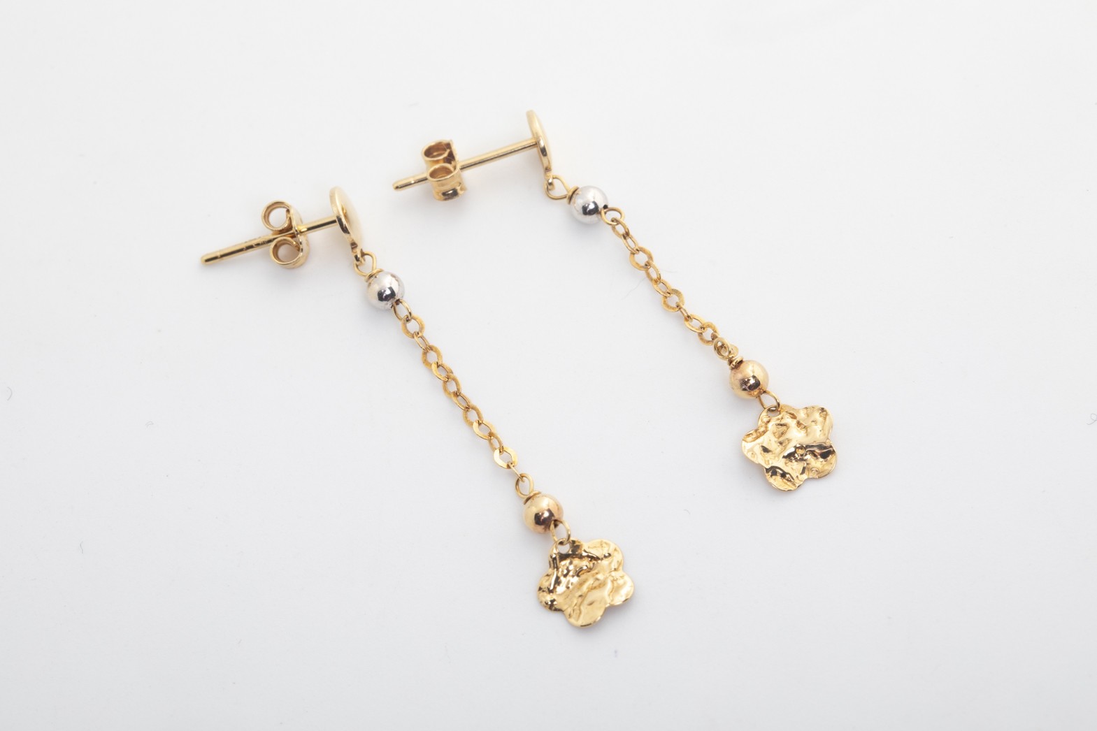 Par de aretes flores