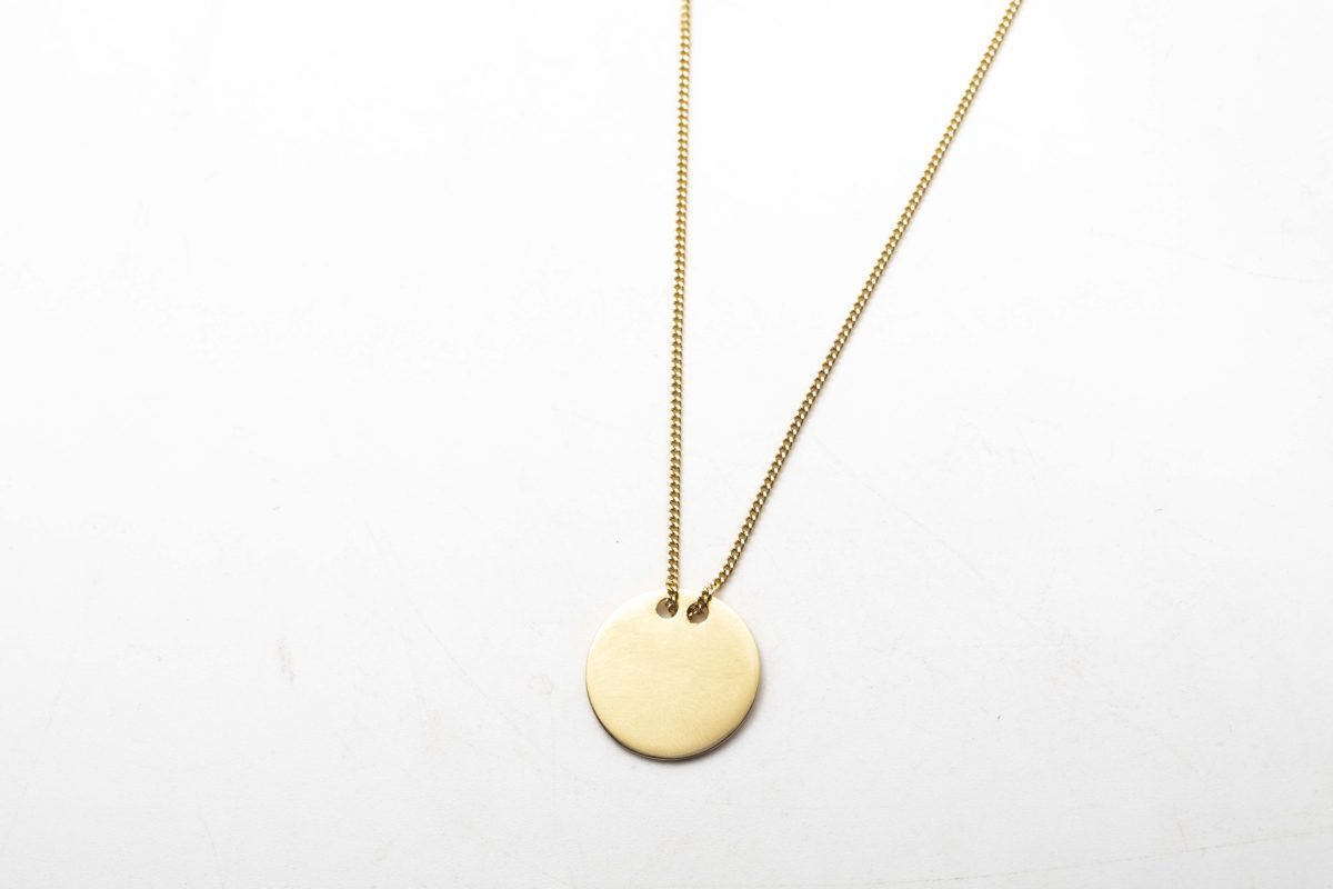 Collar con placa circular