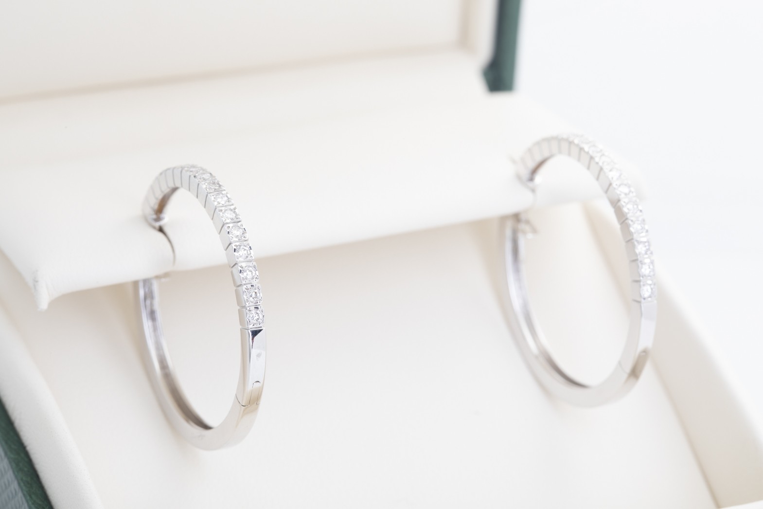 Aretes oro blanco con brillantes