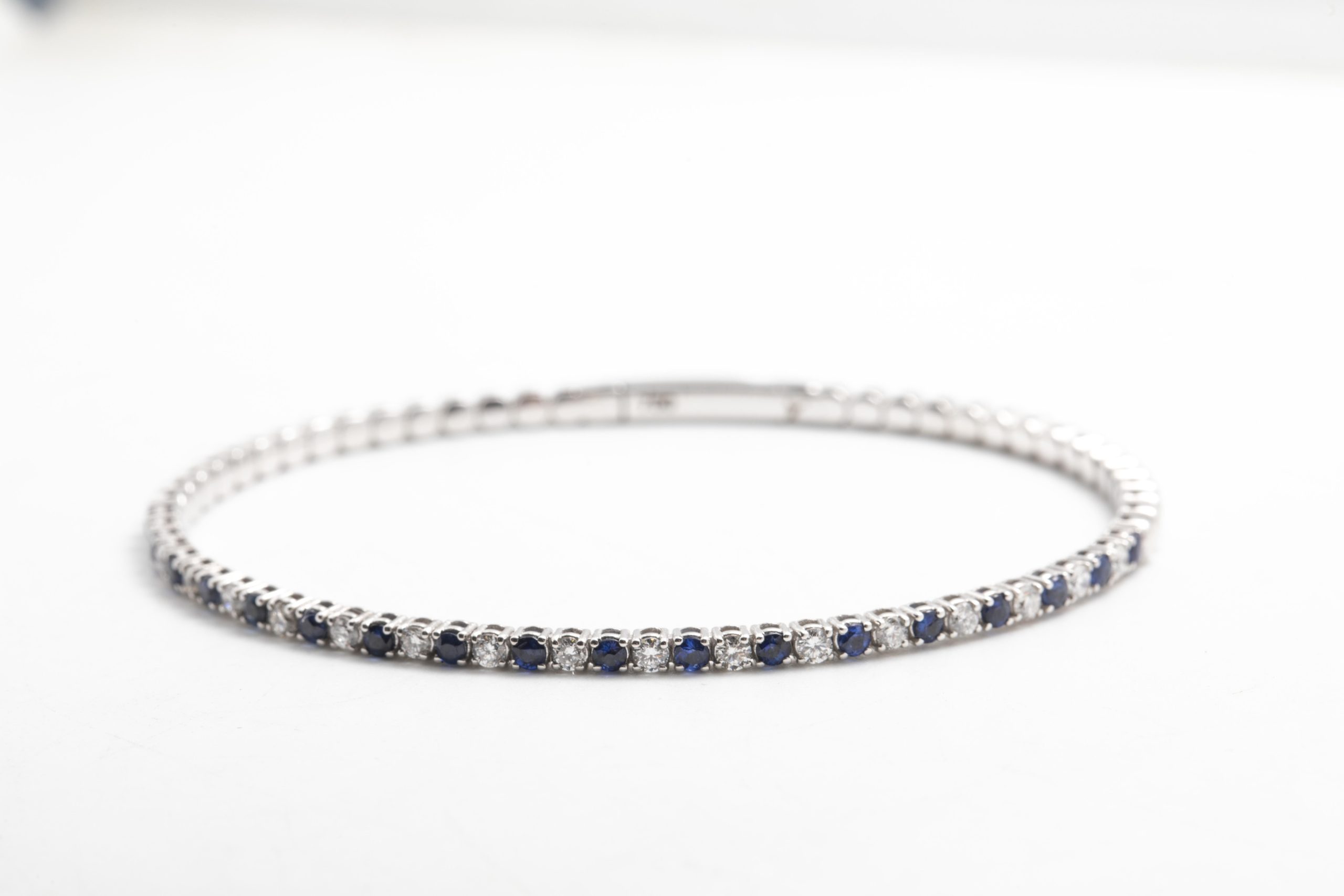 Pulsera tennis con zafiros y diamantes
