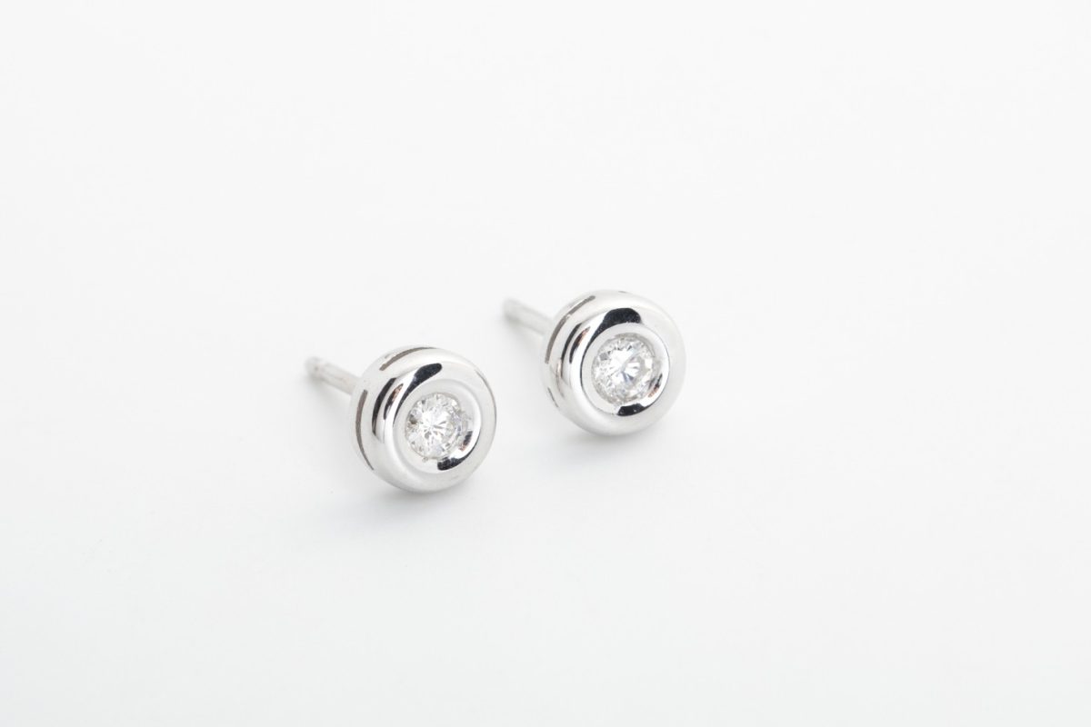 Aretes con brillantes y oro blanco