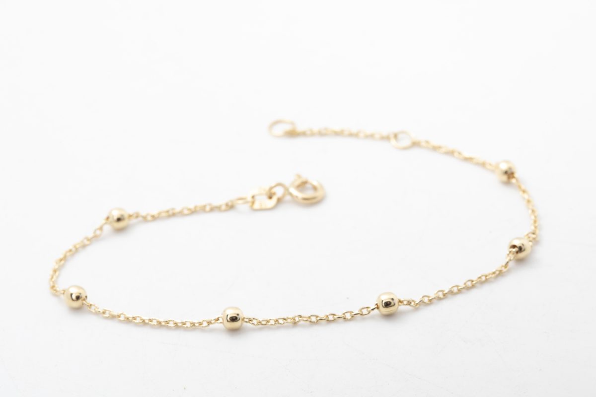 Pulsera con bolitas