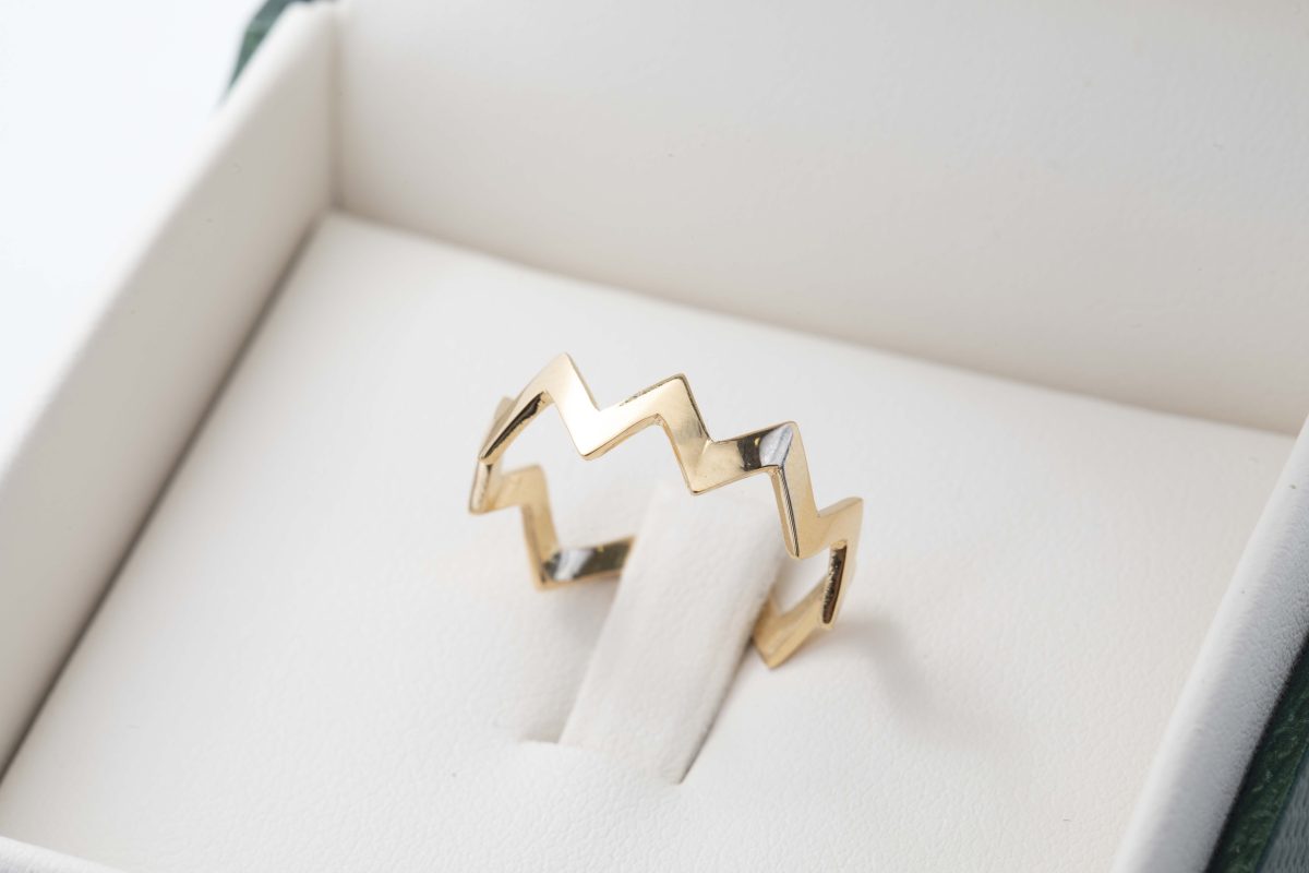 Anillo zigzag
