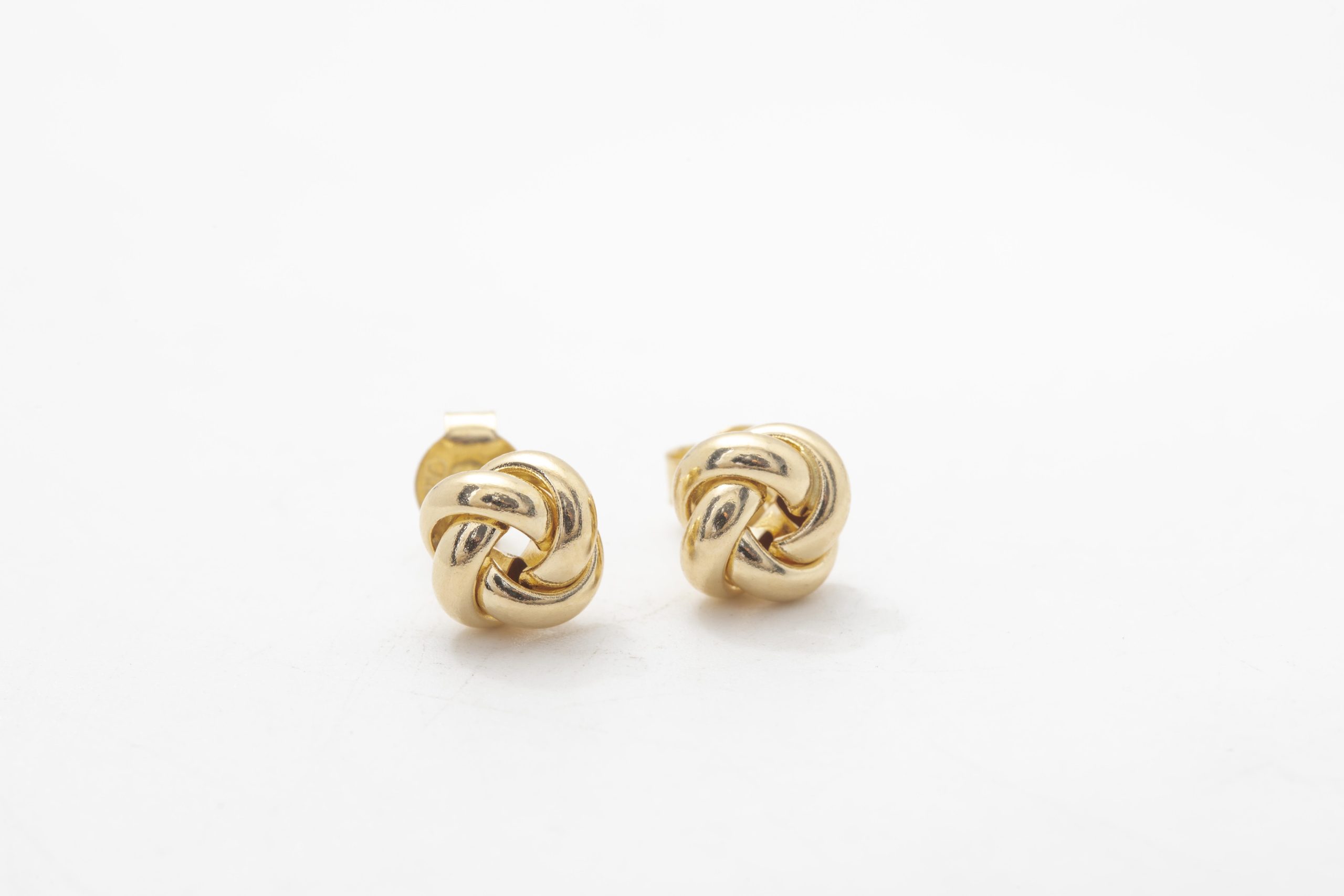 Aretes nudo