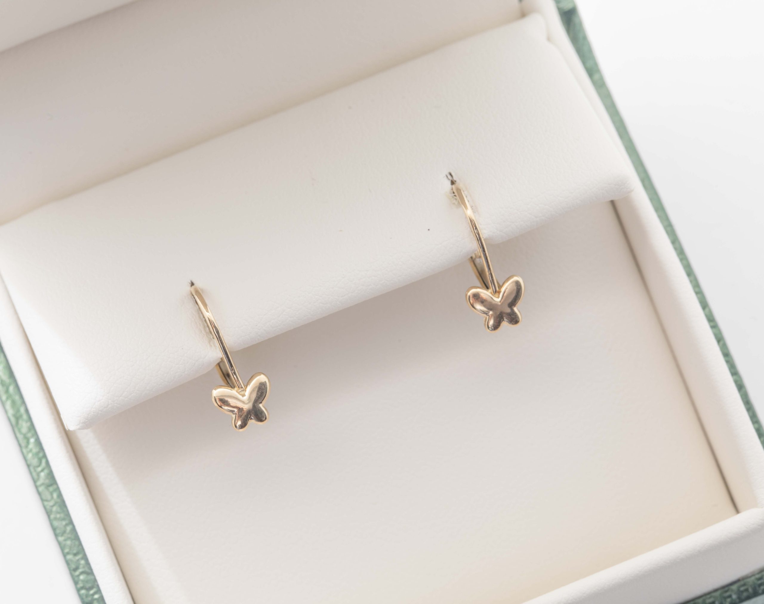 Aretes de niña con mariposas